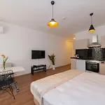 Ξενοδοχείο με διαμερίσματα Joy 4*
